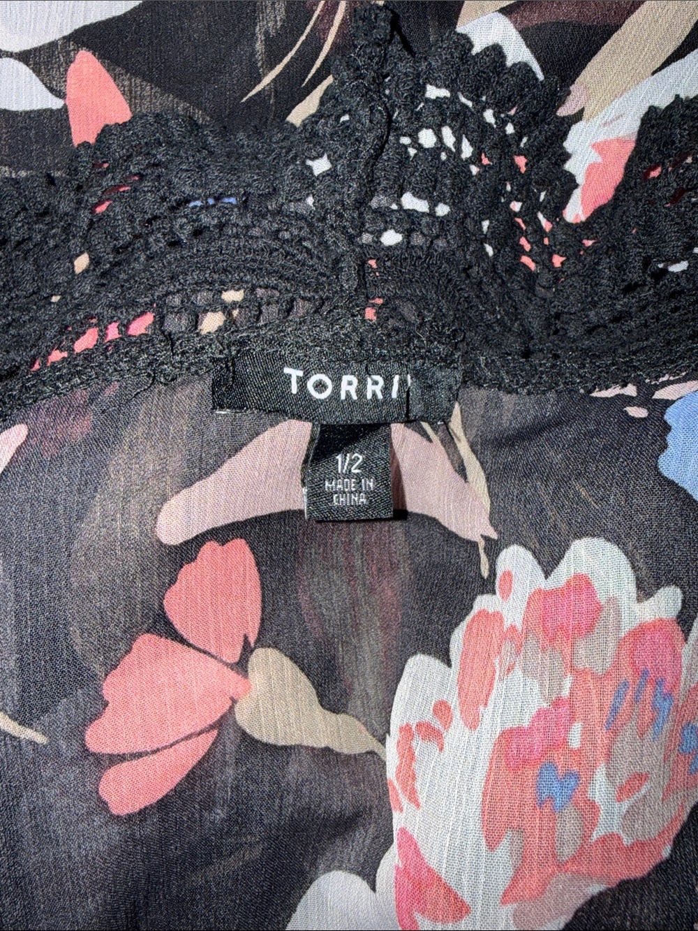 TORRID Floral Black Crochet Trim Kimono 1/2 - Picture 6 of 8